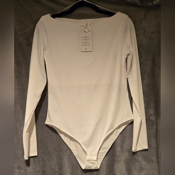 🌃NWT H&M White Long Sleeve Bodysuit - Picture 2 of 5